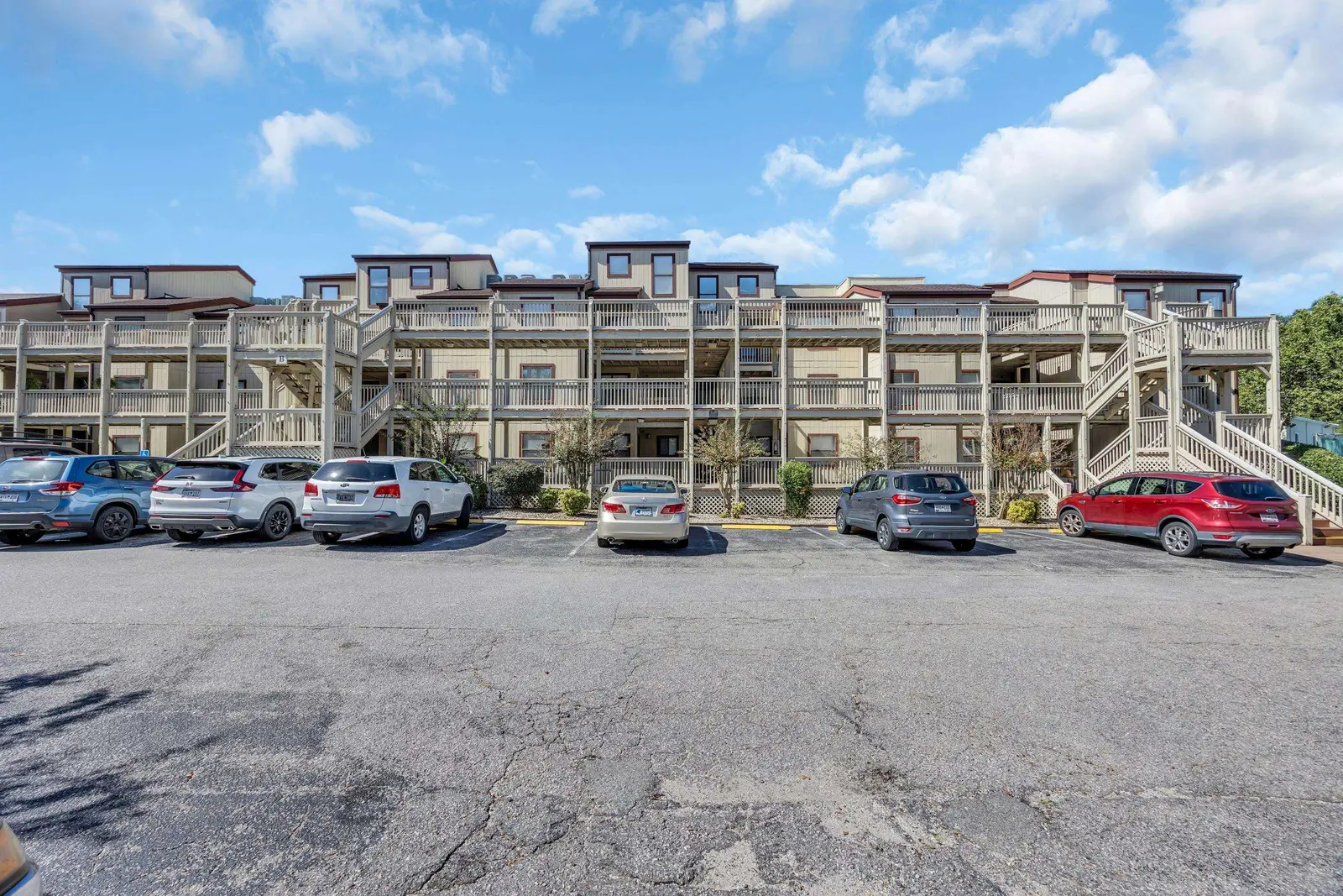 Exterior of the Dunes Pointe condominium buildings in Myrtle Beach